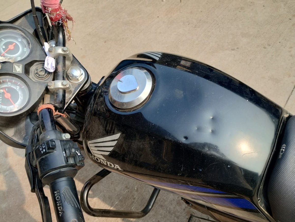 AnkitTiwari2004's tweet image. @RailMinIndia @AshwiniVaishnaw @RailMadad  I have booked a bike parcel from ANVT to GKP I received my bike damaged even after at the time of loading I told them to handle it carefully the refused even after raising complaint I didn&apos;t got resolution PRR No: 4002026744.