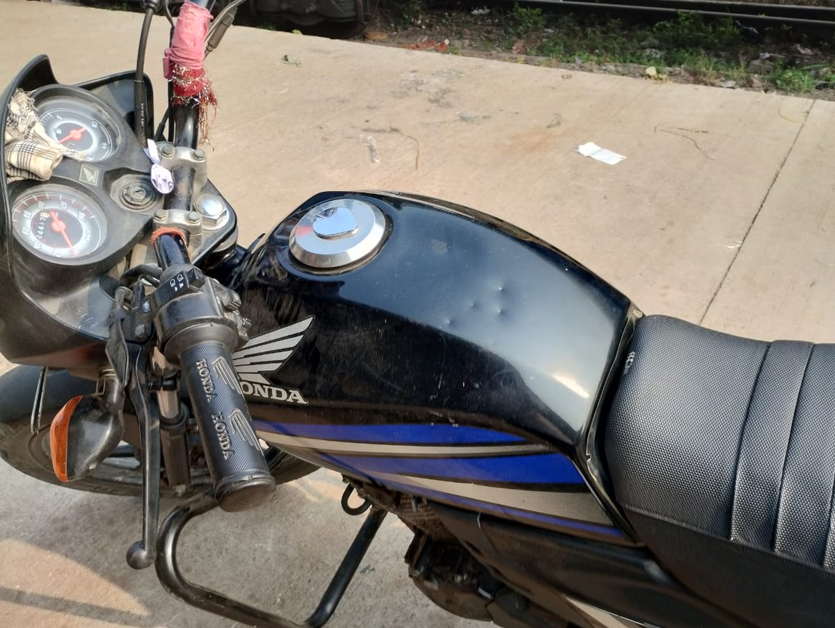 AnkitTiwari2004's tweet image. @RailMinIndia @AshwiniVaishnaw @RailMadad  I have booked a bike parcel from ANVT to GKP I received my bike damaged even after at the time of loading I told them to handle it carefully the refused even after raising complaint I didn&apos;t got resolution PRR No: 4002026744.