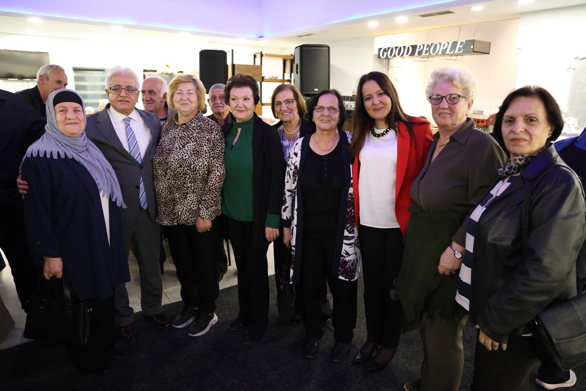 Prizren'de Kosova Azınlık İşleri ve İnsan Haklarından Sorumlu Başbakan Yardımcısı Emilija Redzepi ile Türk, Boşnak ve Arnavut emeklilerle bir araya geldik. Sağlıkla ve ekonomiyle ilgili sorunları konuşarak çözümüne yönelik istişarelerde bulunduk.