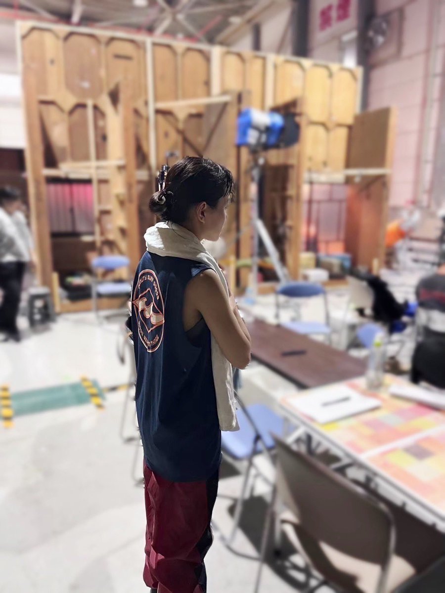 Nao_Staff6101's tweet image. 本日10月22日は火曜日です！
「#あのクズを殴ってやりたいんだ」3話！！

体づくりで筋トレ中のほこ美💪
筋トレ中でも笑顔を向けてくれました☺️

そして撮影中の真剣なほこ美！！
ほこ美というより奈緒かもしれません。

全力でボクシングに励むほこ美の応援お願いします😁

#あのクズ
#クズきゅん