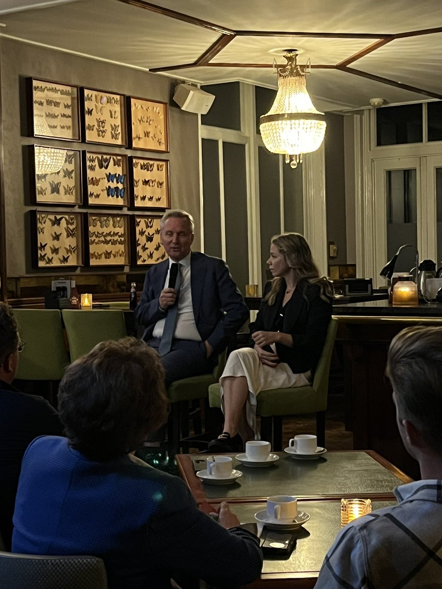 Gisteravond was <a href="/ericvanderburg/">Eric van der Burg</a> te gast bij <a href="/VVDLeeuwarden/">VVD Leeuwarden</a>. In een volle zaal is er gesproken over onze nationale politiek, geopolitiek en Eric zijn Friese roots. Gezelligheid en inhoud, zoals eigenlijk alleen de VVD dat kan!