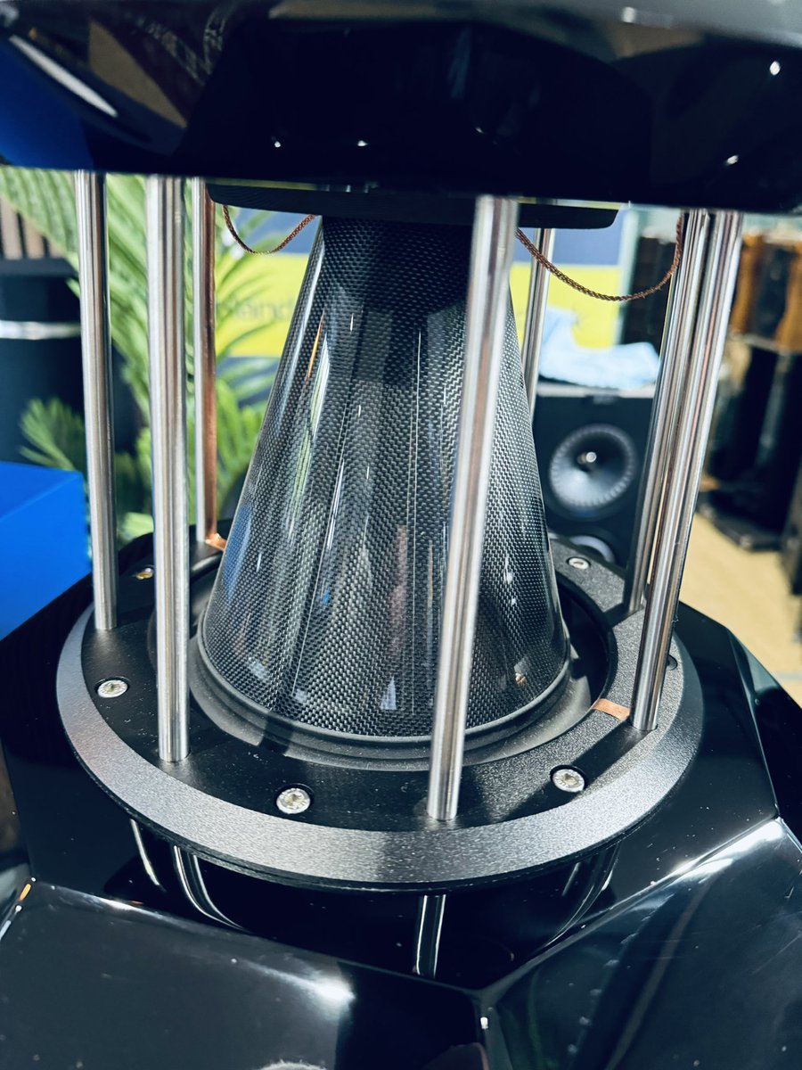 Midlandaudiox's tweet image. @german_physiks_loudspeakers #borderlandmkiv in gloss black 2017 boxed was £26900 selling at an unbelievable £9999 #hiend #billybargain 😎😱 @midlandaudiox #belbroughton #worcestershire #madeingermany🇩🇪