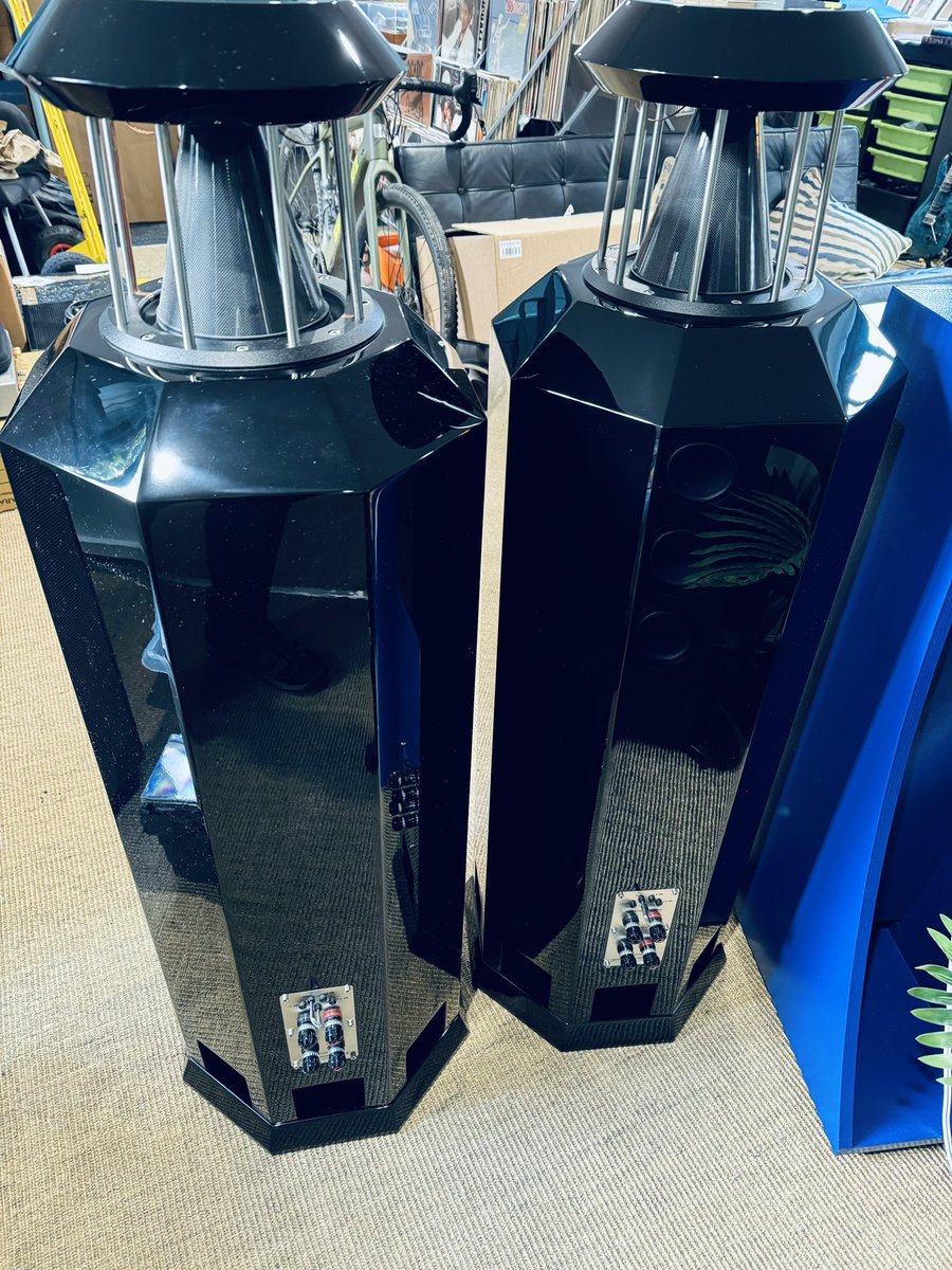 Midlandaudiox's tweet image. @german_physiks_loudspeakers #borderlandmkiv in gloss black 2017 boxed was £26900 selling at an unbelievable £9999 #hiend #billybargain 😎😱 @midlandaudiox #belbroughton #worcestershire #madeingermany🇩🇪