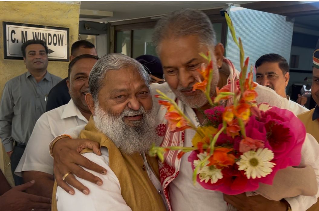 rbsharmabjp's tweet photo. मेरे प्रिय मित्र और हरियाणा सरकार में कैबिनेट मंत्री श्री @anilvijminister से दिल्ली में मुलाकात कर मंत्री पद और दीपावली पर्व की हार्दिक शुभकामनाएं दी।
@BJP4India 
@BJP4Haryana https://t.co/gfMIVW5tqt