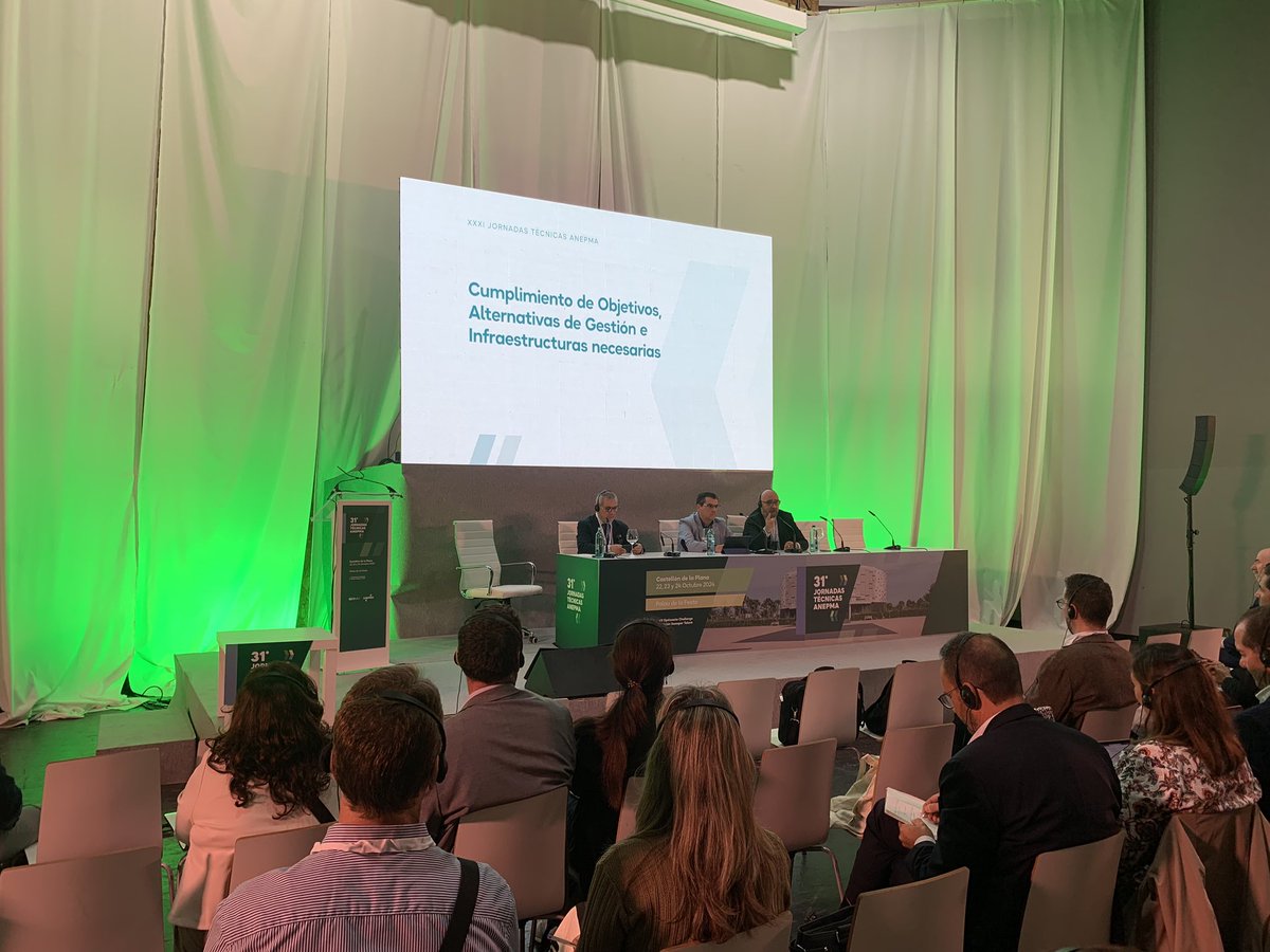 Meda redonda en #JornadasAnepma Cumplimiento de Objetivos, Alternativas de Gestión e Infraestructuras necesarias.
Con Ricardo Luis Izquierdo, Ayuntamiento de #Fuenlabrada Representante <a href="/fempcomunica/">FEMP</a> 
y Andoni Uriarte Pérez
DG en IPARPLAST y Dir Téc en <a href="/_recircula/">Recircula</a>