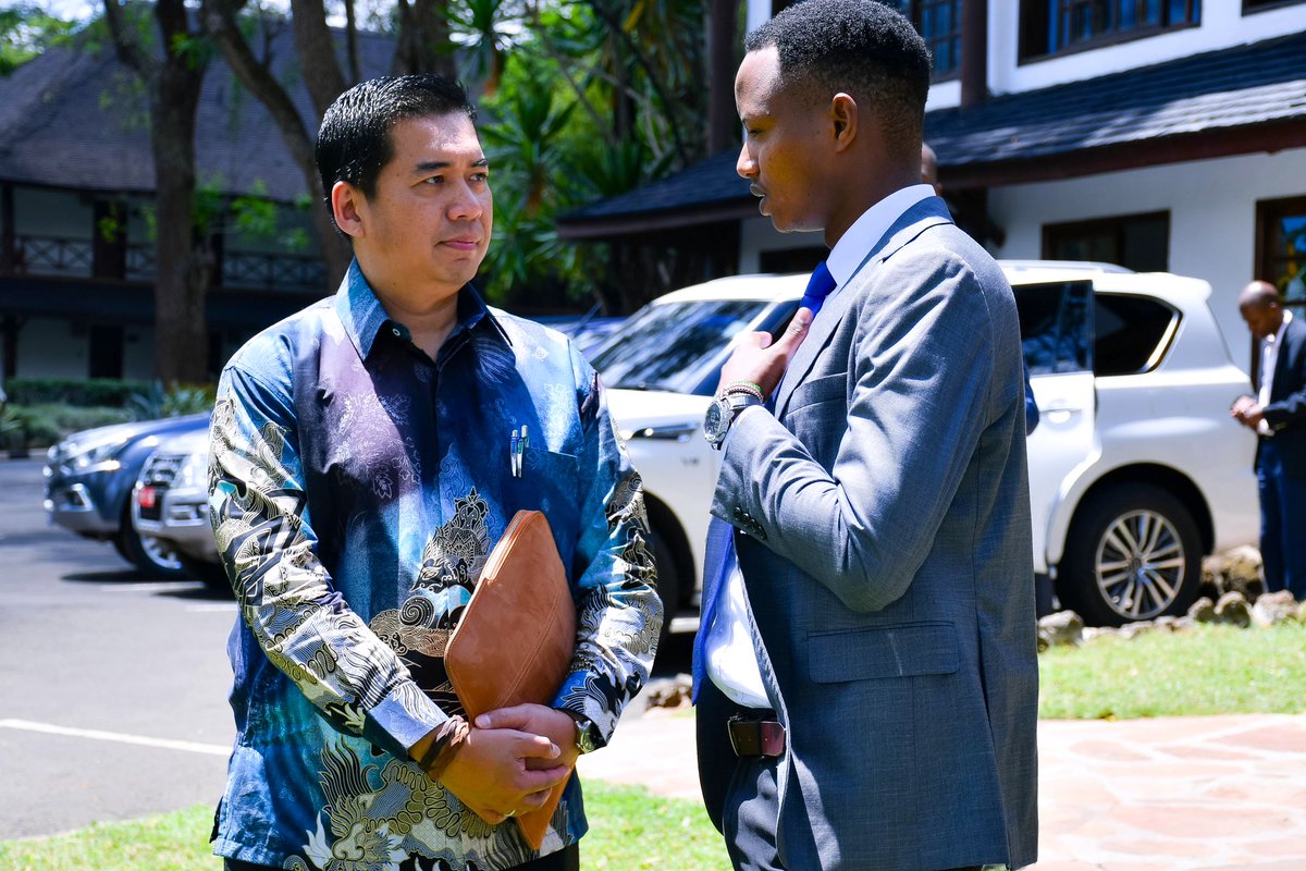 SoliteiVictor's tweet photo. A productive tête-à-tête with Mr. @drahdiansyah Deputy Permanent Representative for UNEP and UN-Habitat. Exciting opportunities ahead for Kenyan youths in Indonesia, as we explore ways to collaborate and make a global impact. #YouthEmpowerment #ClimateAction @KIPPRAKENYA https://t.co/ujg2bSNbxA
