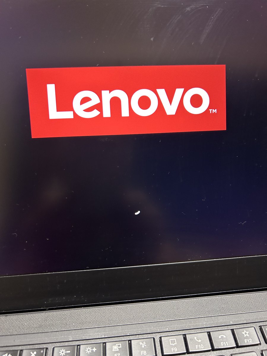 Gunji_NV350's tweet image. こわやこわや😱
今日現場でPC使ってパタンと閉じたけどスタンバイ失敗してたらしく、帰宅後バッテリーほぼ0のまま立ち上げてしまい起動フリーズ&amp;amp;軽いクラッシュ💦その後スマホで無事キーをゲットして復活成功っ🤣👍
そろそろ買い替えも考えねばな😂
#久々に電源長押したww
#BitLocker
#ThinkPad
#T14