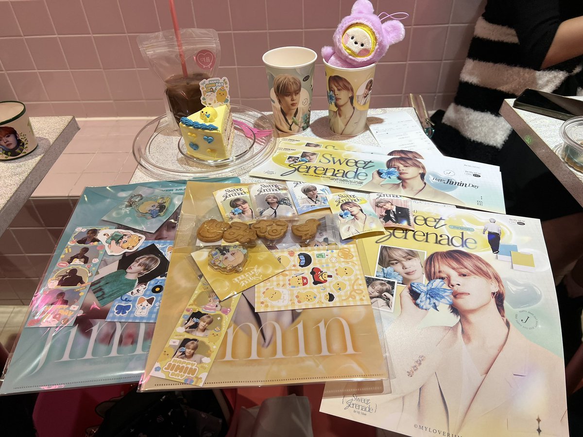 jiminpen13_army's tweet photo. お次はこちらෆ⸒⸒⸜( ˶'ᵕ'˶)⸝
여름 @yolumlovesyou さん☕️🩷ྀི
ソウルタウンでの素敵な出会いで繋がった
チング🐨(←勝手にすみません)
からの情報で予約をして、
やって来ました素敵空間🍀
マイラバニム @myloverjimin 님
最高でした….🥹🥺混んでたけど
店内で🍰🍴𓈒𓂂𓏸
#SWEETSERENADE https://t.co/BLhTtJmNfD