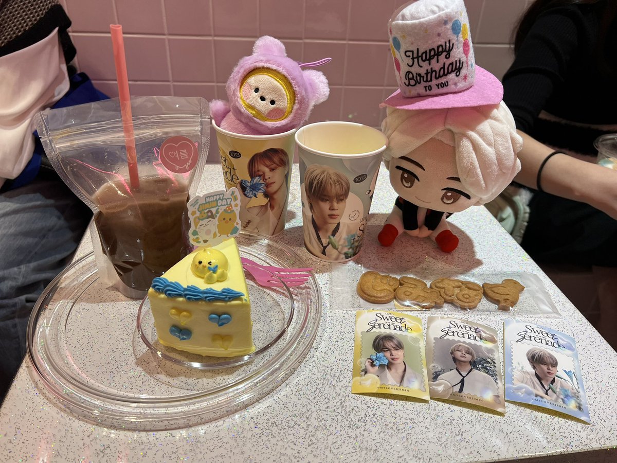 jiminpen13_army's tweet photo. お次はこちらෆ⸒⸒⸜( ˶'ᵕ'˶)⸝
여름 @yolumlovesyou さん☕️🩷ྀི
ソウルタウンでの素敵な出会いで繋がった
チング🐨(←勝手にすみません)
からの情報で予約をして、
やって来ました素敵空間🍀
マイラバニム @myloverjimin 님
最高でした….🥹🥺混んでたけど
店内で🍰🍴𓈒𓂂𓏸
#SWEETSERENADE https://t.co/BLhTtJmNfD