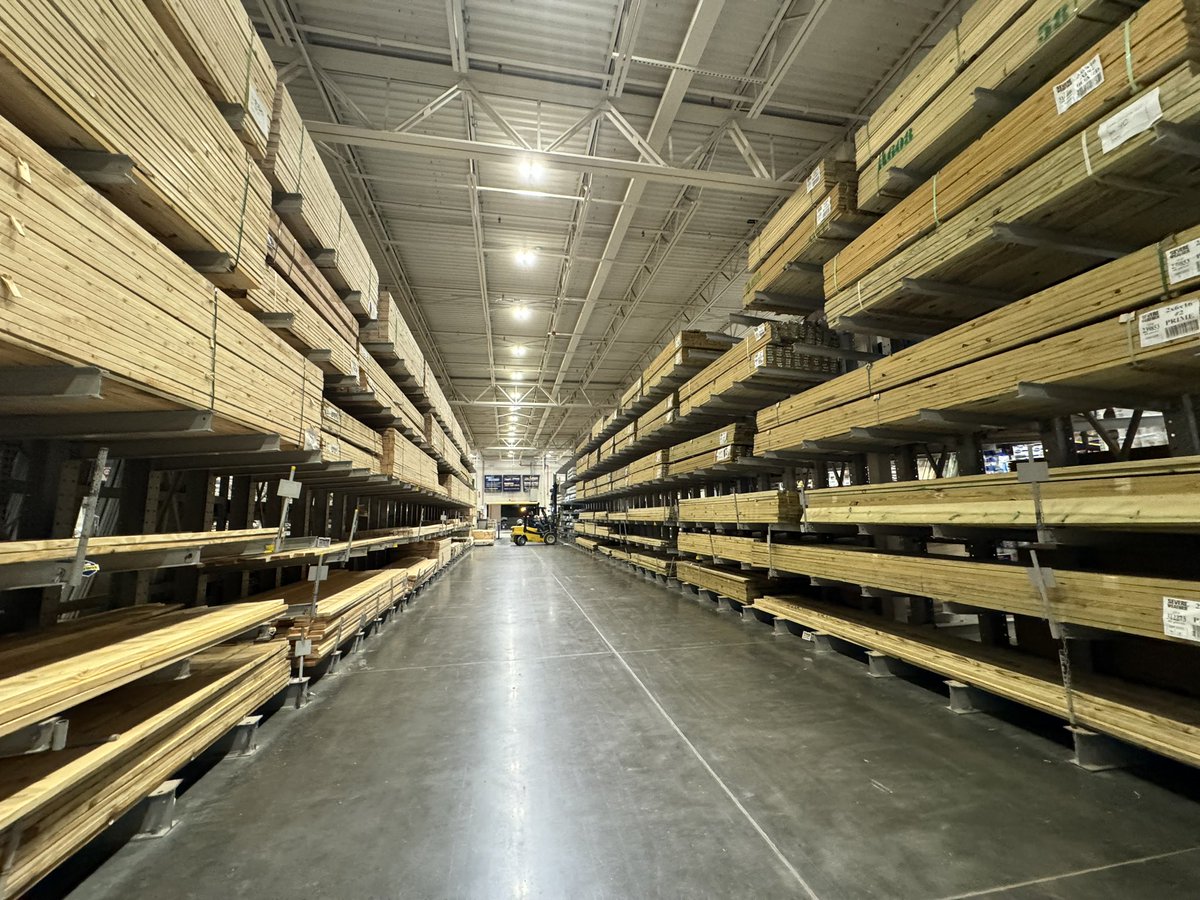 brandon_lycans's tweet photo. We don’t have a night crew in my store so to move associates from days to overnights is a big hit but you can see the impact. BIG shout out to DS Drew and associate Josh for the striping, pack out, and integrity in lumber. #proready
@JBBailey9 @BenitoKomadina @BlueBoxR1 https://t.co/7GYWWRmdCI
