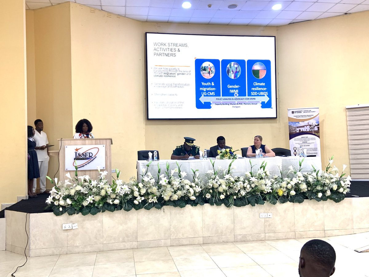 CmsLegon's tweet image. Director @mbsetrana opens todays  conference with an inspiring address on the REACH-STR project. 

Today, we dive into the connections between forced displacement, climate change, and gender as key drivers of social transformation.

#CMS_UG 
#ForcedDisplacement 
#Migration