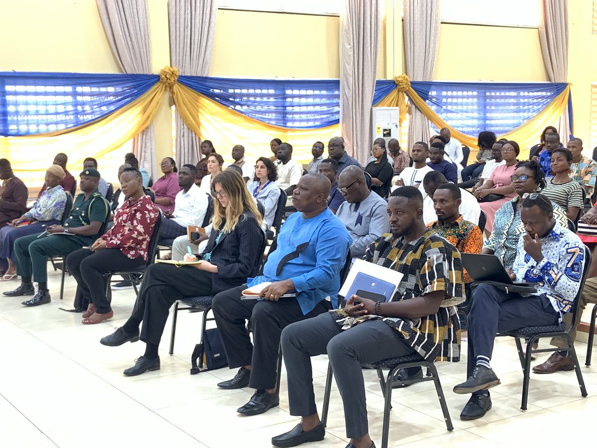 CmsLegon's tweet image. Director @mbsetrana opens todays  conference with an inspiring address on the REACH-STR project. 

Today, we dive into the connections between forced displacement, climate change, and gender as key drivers of social transformation.

#CMS_UG 
#ForcedDisplacement 
#Migration