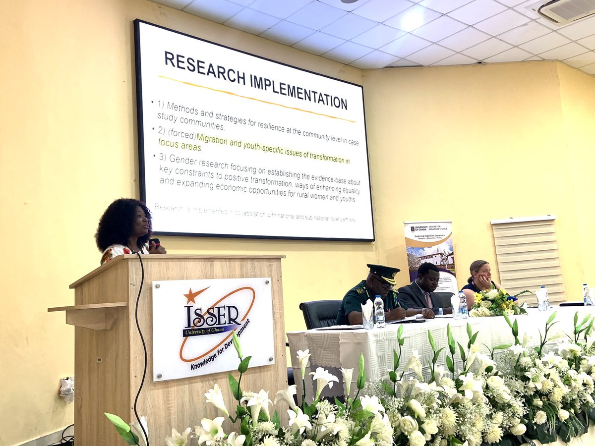 CmsLegon's tweet image. Director @mbsetrana opens todays  conference with an inspiring address on the REACH-STR project. 

Today, we dive into the connections between forced displacement, climate change, and gender as key drivers of social transformation.

#CMS_UG 
#ForcedDisplacement 
#Migration