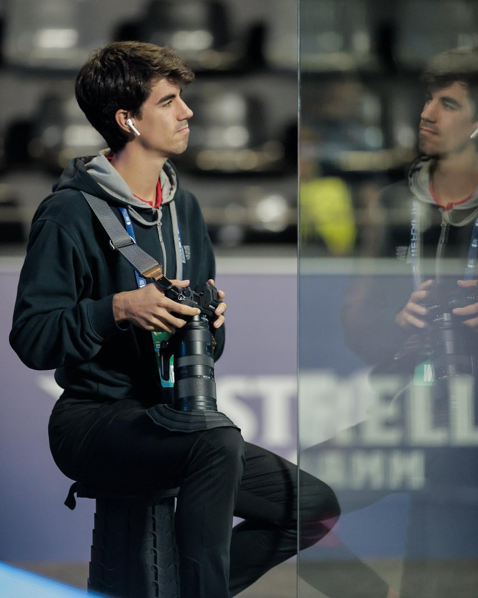 📸 Nuestro asociado, Germán Pozo, ha sido seleccionado por la <a href="/RFETenis/">Tenis España</a> para trabajar en comunicación con el equipo español de Copa Davis, en la final de Málaga. 

🎾Enhorabuena y muchas gracias a la RFET por contar un año más con la APDM para sus grandes eventos en nuestra zona.