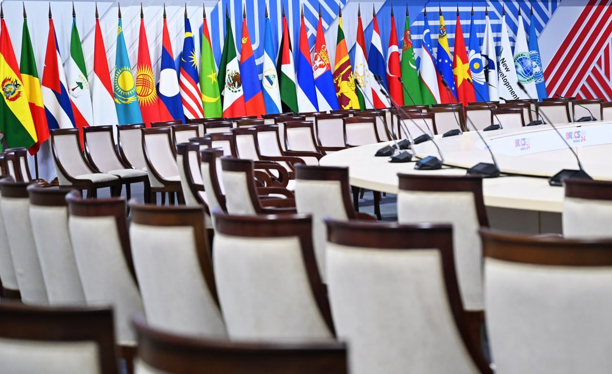 mae_rusia's tweet photo. ♥️  ¡Todo está listo para la XVI Cumbre de los BRICS que comienza hoy en día en Kazán!

Está previsto que asistan delegaciones de 36 países, incluidos los 22 jefes de estado, así como los dirigentes de seis organizaciones internacionales.

📸 © https://t.co/1UGtzVIO5l https://t.co/i6MuYvbPO4