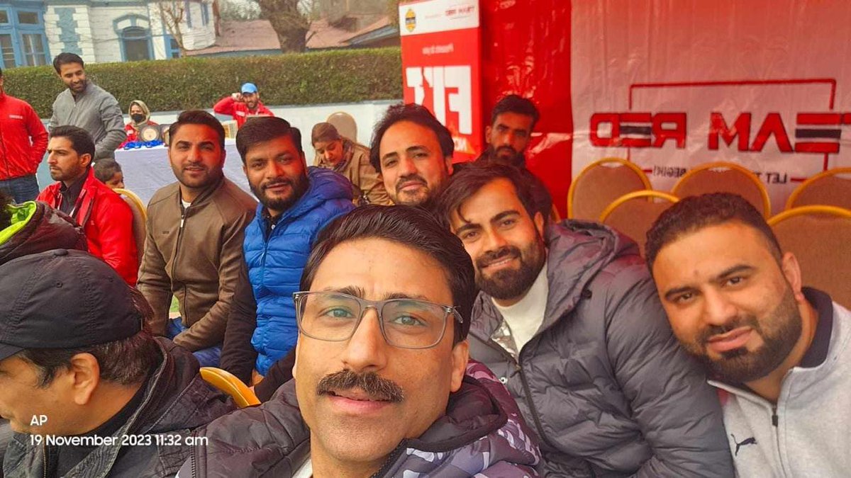 ahsanpardesi's tweet image. many many happy returns of the day to dearest young colleague and #ync leader @Imranbashirkmr
Lots of love and blessings for a very prosperous life.
Have a blessed life ahead.
🎂🎊💐🎉 Enjoy your day