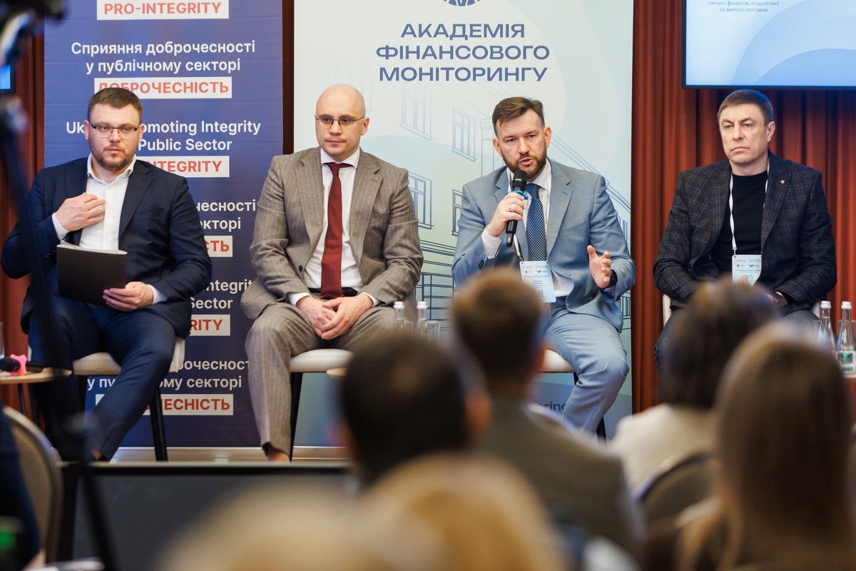 ProIntegrityUA's tweet image. The Pro-Integrity organized and conducted a workshop “Financial monitoring in Ukraine: Challenges and Perspectives” in coordination with the State Financial Monitoring Service of Ukraine. Find out more: shorturl.at/k92hC #ukraine #financialmonitoring #prointegrity