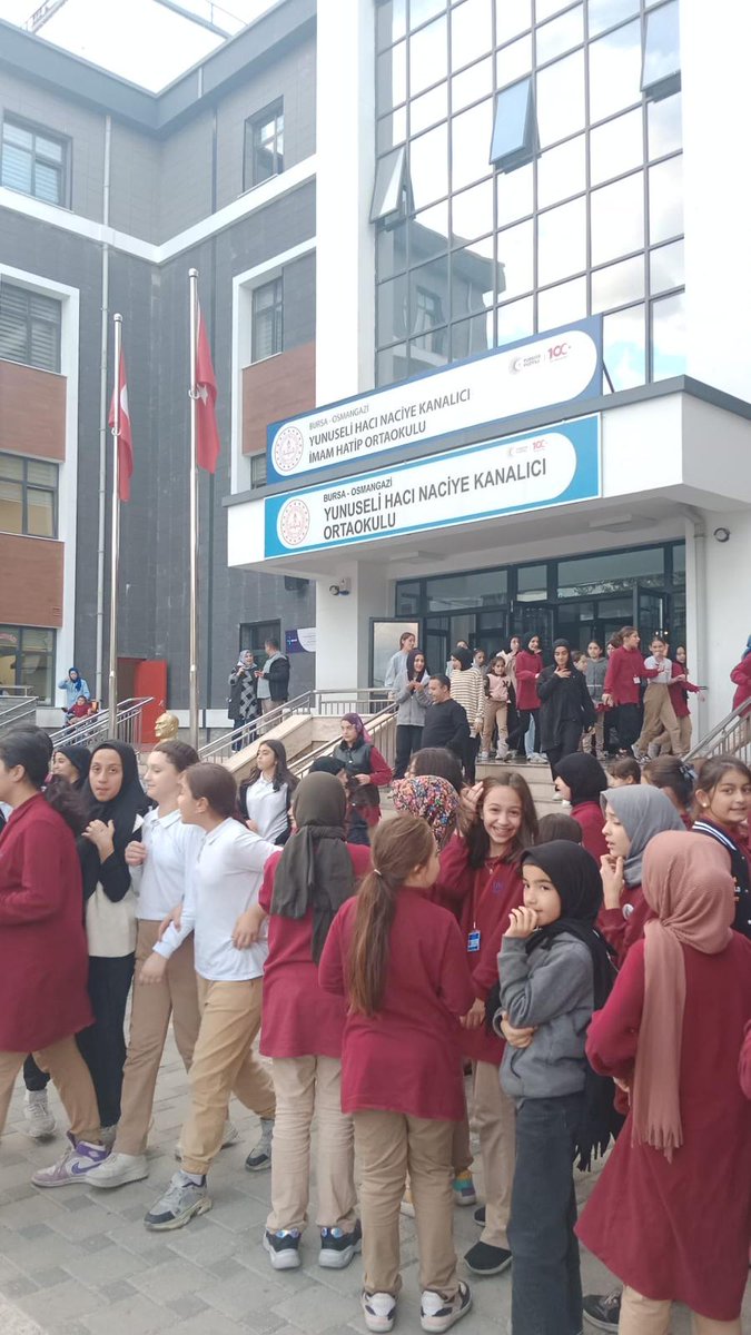 Deprem farkındalığı için okulumuzda tatbikat yapıldı.
Alarm sesinin ardından 'çök, kapan, tutun' pozisyonu alındı ve okul binası tahliye edildi.
<a href="/bursailmem16/">Bursa İl Millî Eğitim Müdürlüğü</a>
<a href="/Osmangazi_MEM/">Osmangazi İlçe Milli Eğitim Müdürlüğü</a>
<a href="/MetinSEZER_16/">Metin SEZER</a>
<a href="/meb_dinogretimi/">MEB Din Öğretimi Genel Müdürlüğü</a> 
<a href="/Muhammedkartav/">Muhammed</a>