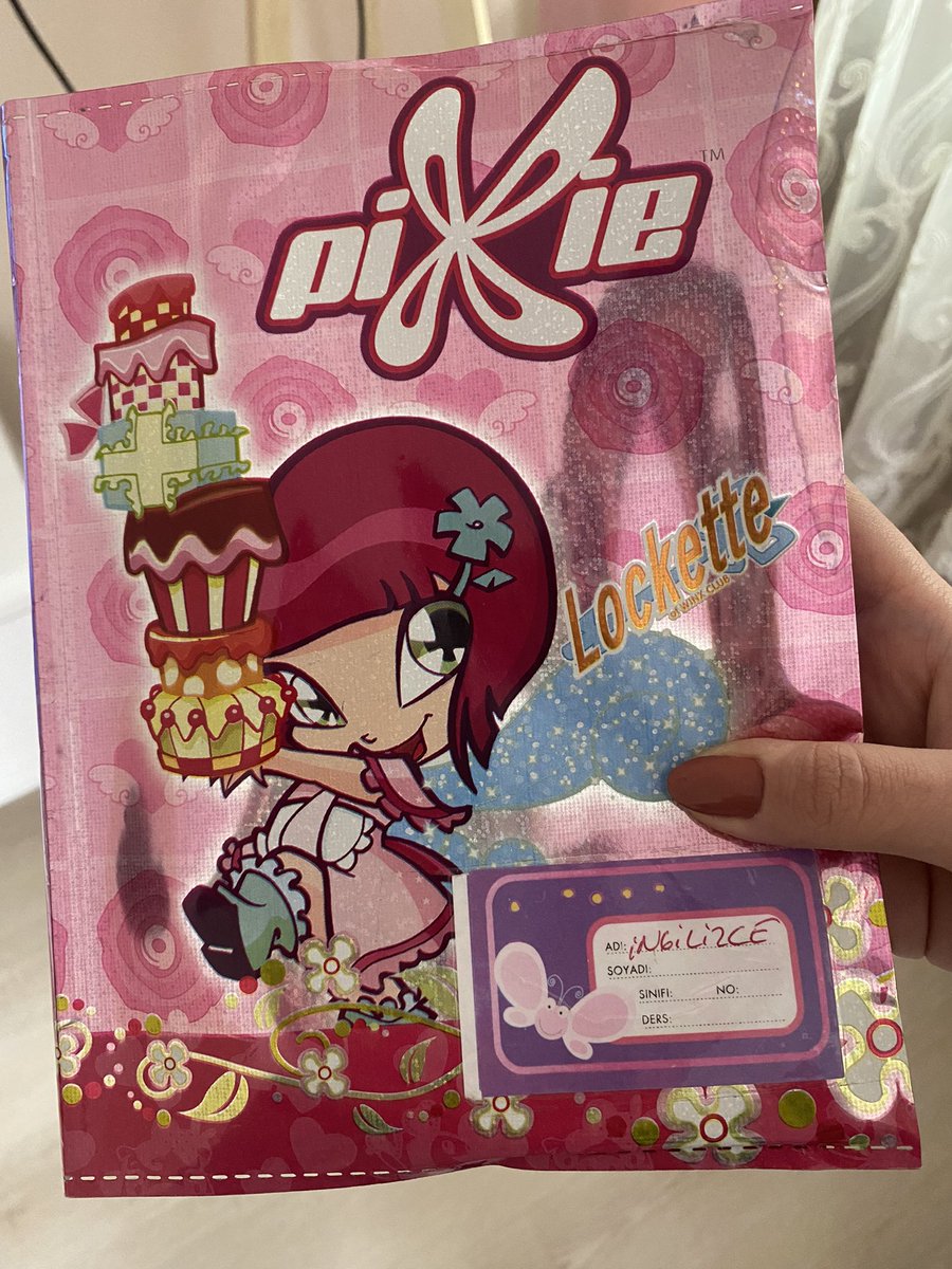 Annem (49) bu sene üniversiteye başladı, defterine bakın çabukkkkk