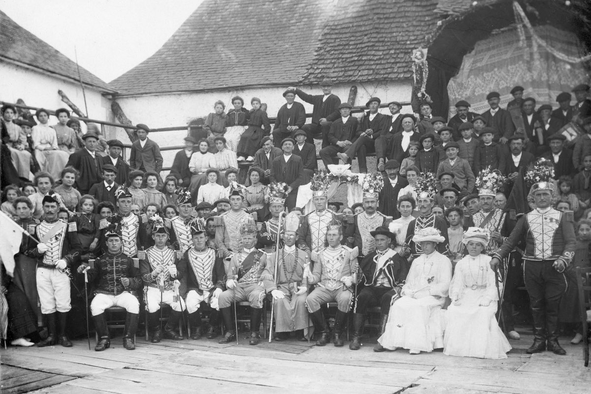 icb_info's tweet photo. 💐Cette belle photo datant de 1909 nous a été envoyée par un habitant de Soule. Un grand merci à lui. 😊
Si vous aussi vous souhaitez partager de tels trésors, n'hésitez pas !
En savoir plus sur la pastorale 👉 https://t.co/3Ge3oUv4tg
📷 Pastorale "Les quatre fils d'Aymon" (1909) https://t.co/9kDncv9kBz