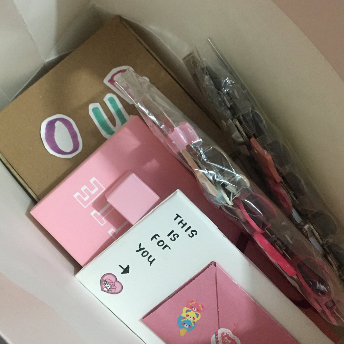 ailovpiu's tweet photo. kayak nya love language gue gift giving deh, gue sukaa bgt ngasih org hadiah 😆😆💞 https://t.co/HA3Cg5SFNm