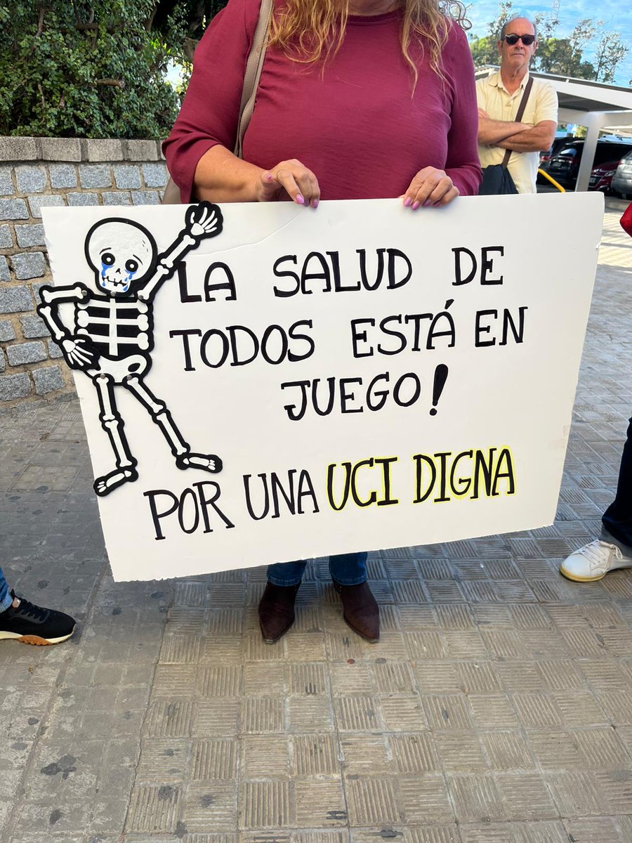 SaeAndalucia's tweet photo. 📌 Hospital Universitario de Puerto Real, 22 de Octubre de 2024.

📢 Los trabajadores/as de la #UCI del #HUPR, respaldados por Marea Blanca y la Junta de Personal, han convocado hoy, en la puerta principal del centro, una concentración por los recortes y sobrecarga.
#SindicatoSAE https://t.co/TRFMF4yRs8