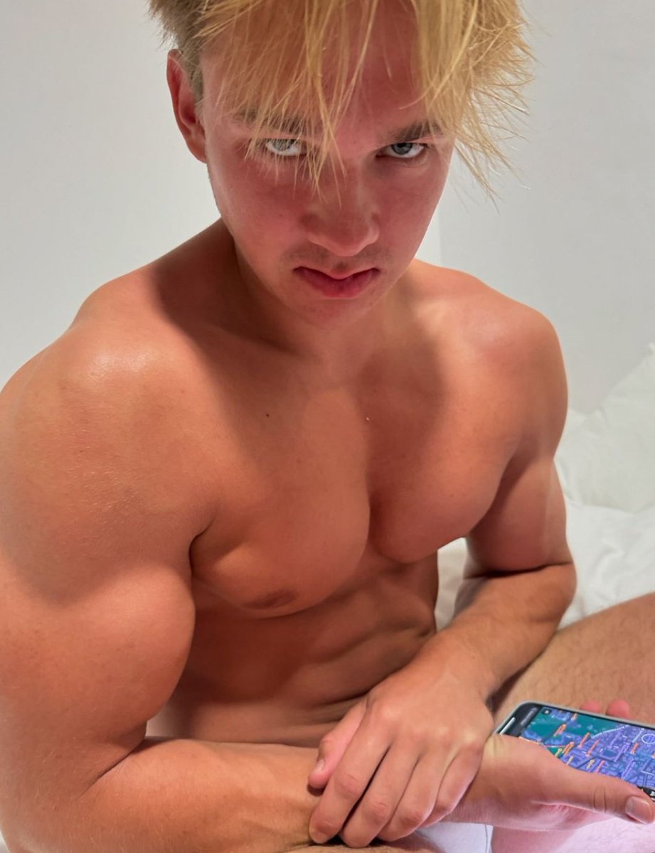harl40371's tweet photo. A pic to remind you that an intimidating look like this will only make you bend your knees and serve.
#cansmaster #findom https://t.co/Rz8QfaFjJP