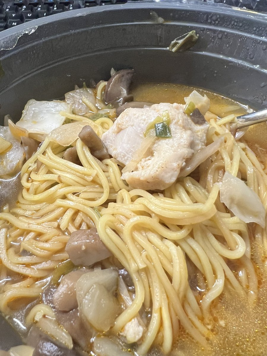 Jules_Pithman's tweet photo. @Wasabi_UK had an awful experience with your new spicy chicken Ramen 🤢 1 piece of gristly vile looking bit of chicken  - it was disgusting I couldn’t eat any of it - I have emailed you direct 
It didn’t look like anything the picture on the packaging 
As you can see https://t.co/SxfjsHUps4