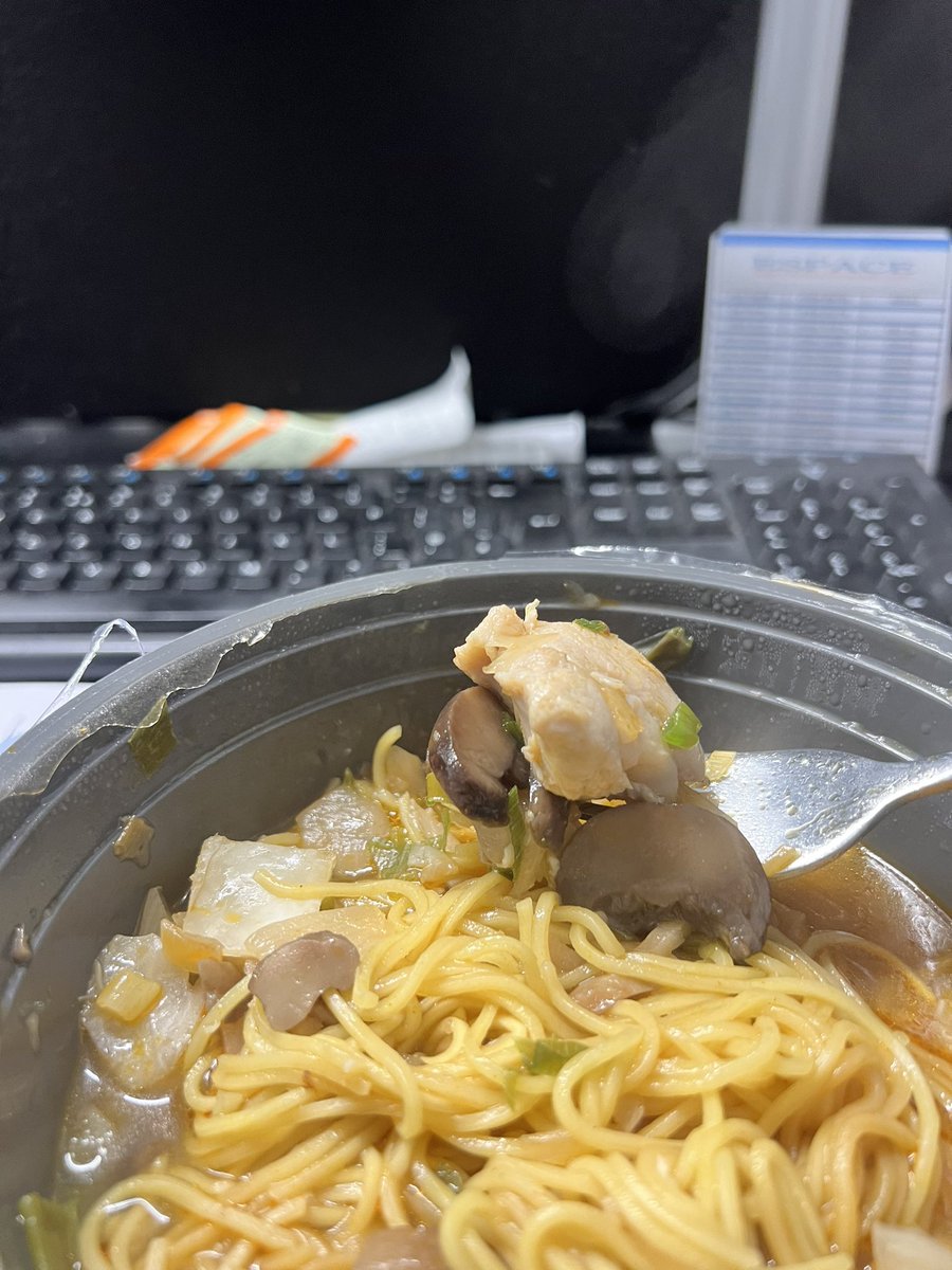 Jules_Pithman's tweet photo. @Wasabi_UK had an awful experience with your new spicy chicken Ramen 🤢 1 piece of gristly vile looking bit of chicken  - it was disgusting I couldn’t eat any of it - I have emailed you direct 
It didn’t look like anything the picture on the packaging 
As you can see https://t.co/SxfjsHUps4
