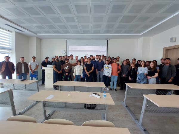 isteybs's tweet photo. Uzun bir aradan sonra yüz yüze İSTE-YBS 2024 Oryantasyon ve Tanışma toplantımızı gerçekleştirdik. Aramıza yeni katılan arkadaşlarımıza üniversitemiz yönerge ve yönetmelikleri, Erasmus fırsatları, bölüm müfredatımız ve bölüm kültürümüz hakkında bilgiler verdik. https://t.co/m6751qYDYH