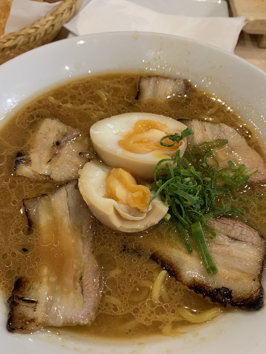 santoslorella_'s tweet photo. not a ramen person but sige 👍🏻 https://t.co/ea0eGJKcNV
