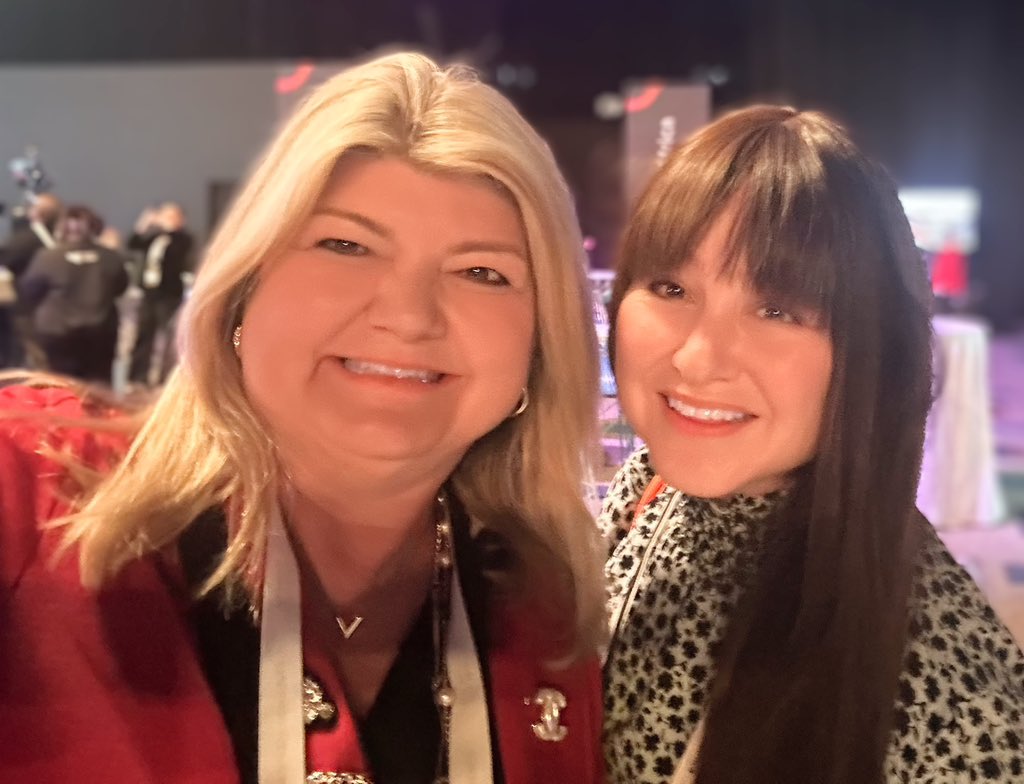 Chatting with <a href="/forbesafrica/">Forbes Africa</a> writer <a href="/tianatweets/">Tiana Cline</a> !!!

At <a href="/SUSouthAfrica/">Singularity South Africa</a> with <a href="/unstoppableweb/">Unstoppable Domains</a>