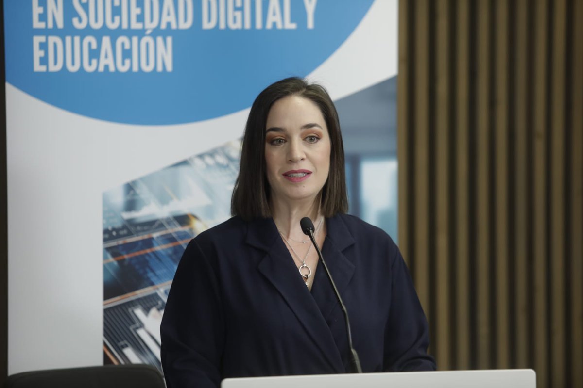 🎙 En la inauguración de #ÁgoraTelefónica: 'La #IA en la #universidad' organizada por la Cátedra <a href="/Telefonica/">Telefónica</a>-UNIR', de <a href="/UNIRiTED/">UNIR iTED</a>, con:

 🔹𝗝𝗼𝘀𝗲́ 𝗠𝗮𝗿𝗶́𝗮 𝗩𝗮́𝘇𝗾𝘂𝗲𝘇 𝗚𝗮𝗿𝗰𝗶́𝗮-𝗣𝗲𝗻̃𝘂𝗲𝗹𝗮, rector de la Universidad Internacional de La Rioja (#UNIR).