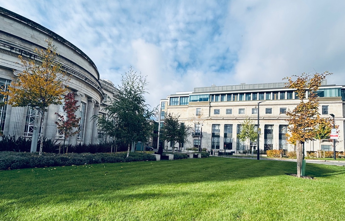 FourVisa's tweet photo. Good morning from sunny Leeds! It's the first time for 4VISA at The University of Leeds, exhibiting today in the Sir William Henry Bragg Building. @UniversityLeeds @physicsleedsuni @LTHMedPhysics @leedsuniphysics @MNP_Leeds @LeedsUniEng @chemleedsuni @UoLChemSupport @ZhouDejian https://t.co/6rmVYZzFr6