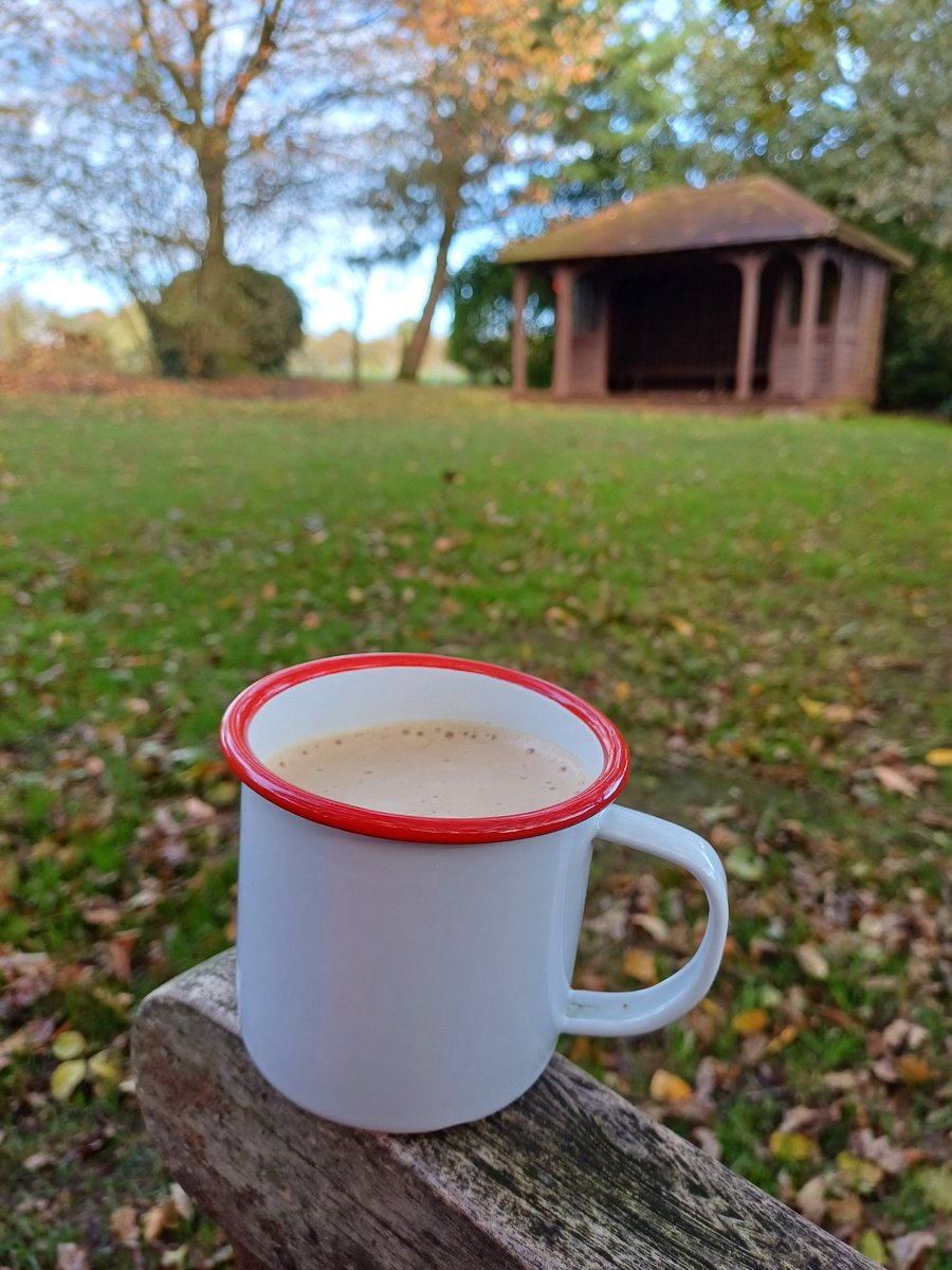 kendie's tweet image. Sitting having a coffee "with Mum". It warms my heart when I see her knitted heart is still here ❤️ #rememberingmum #dorothyclivegardens