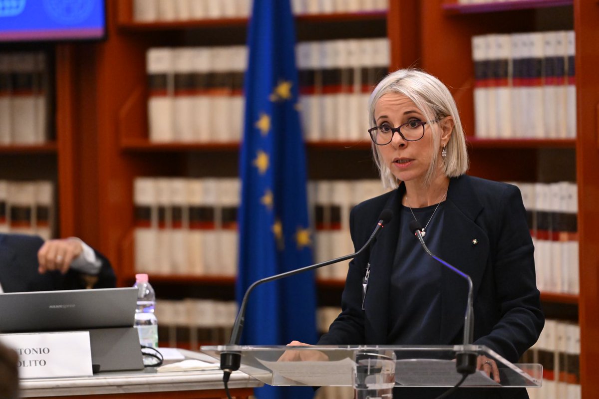 Confindustria's tweet photo. Conclude la presentazione del #RapportoConfindustria Lucia #Aleotti, Vice Presidente di Confindustria per il Centro Studi https://t.co/Q019PgEJjK