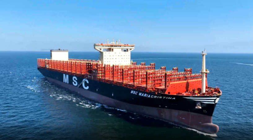OE_greenmarine's tweet photo. 🌊 MSC welcomes new 16,000 TEU #boxship fitted with ‘world’s largest’ type B #LNG tank 🛳️
Full story ➡️ https://t.co/QxrJRy73GH
#maritime #shipping #decarbonization #sustainability https://t.co/diRUDQb1O5