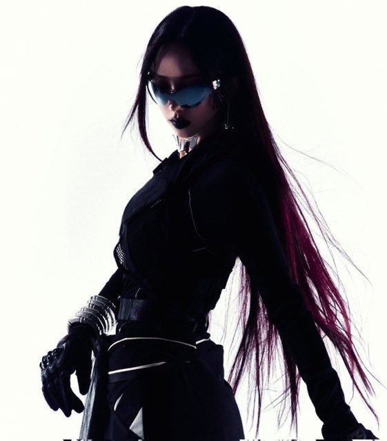 usa_aespa's tweet image. KARINA becomes the FIRST and ONLY 4th generation soloist to reach TOP 100 (#27) on the Billboard Global 200 chart with her hit song ‘UP’. 👑

#aespa #에스파 #KARINA