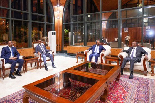 Somalicabletv's tweet photo. #Somalia's Amb to Kenya,  @Ijabril, proudly welcomed H.E. @HassanSMohamud to Nairobi for an official two-day visit. This visit underscores the deep-rooted bilateral relationship between Somalia &amp; Kenya. It’s an opportunity to further strengthen our cooperation on key issues. https://t.co/2qrhUBpJrX