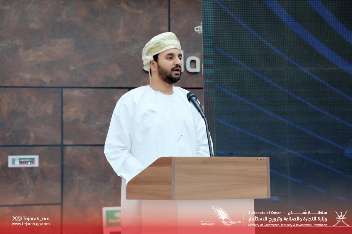Tejarah_om's tweet photo. شاركت المديرية العامة للتجارة والصناعة وترويج الاستثمار بمحافظة #ظفار بورقة عمل بعنوان "استثمر في عُمان" خلال منتدى صلالة لصناعات المستقبل في المنطقة الحرة بصلالة. تم تسليط الضوء على الفرص الاستثمارية المميزة والمقومات الواعدة لـ #سلطنة_عُمان، مع استعراض الحوافز والتسهيلات. https://t.co/H0OT2QhinZ