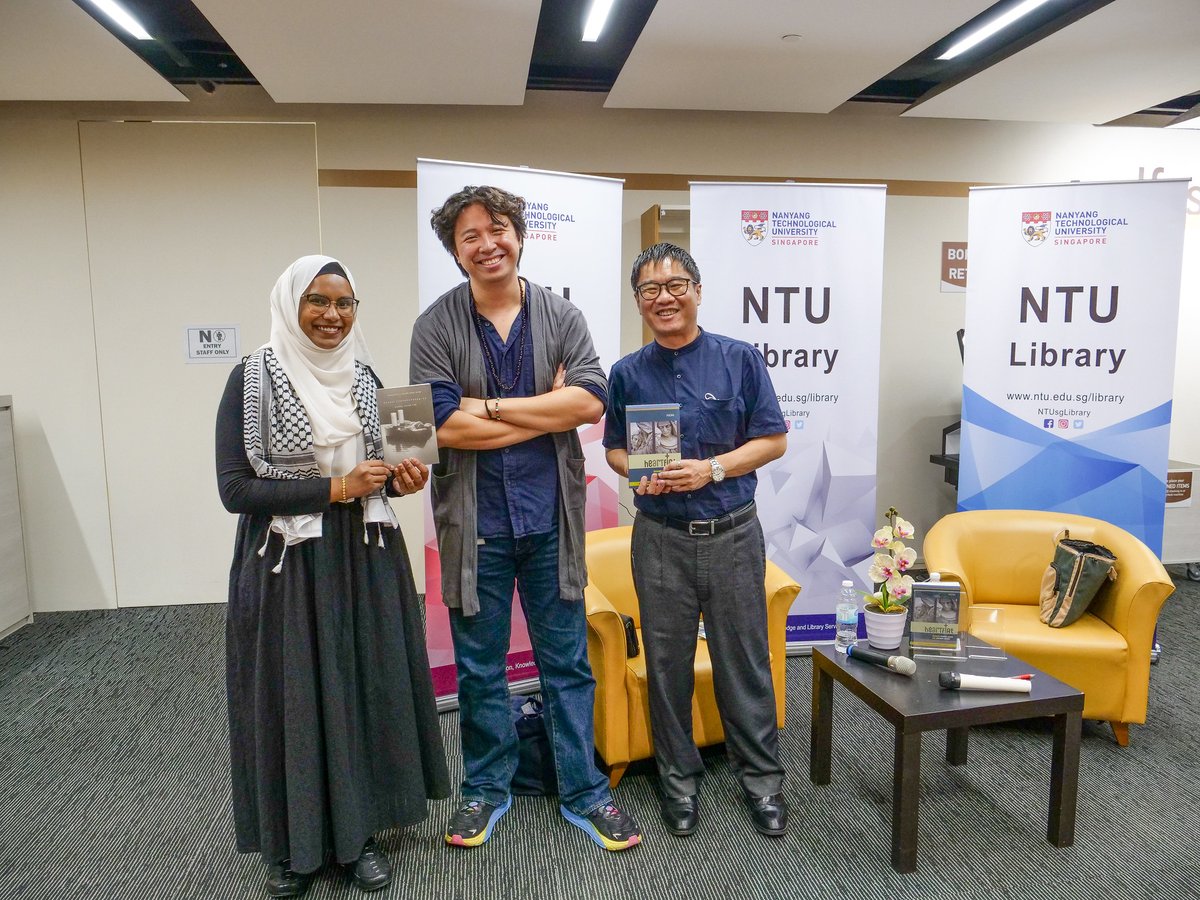NTUsgLibrary's tweet photo. 📸 Here are highlights from #NTUPoetryReading with Asst. Prof Samuel Wee and Desmond Kon from @NTU_English (@ntu_humanities) at the Humanities and Social Sciences Library. 🌃

The event also showcased the creativity of one of our @NTUsg students, Laili Abdeen. https://t.co/2rstcAcqyb
