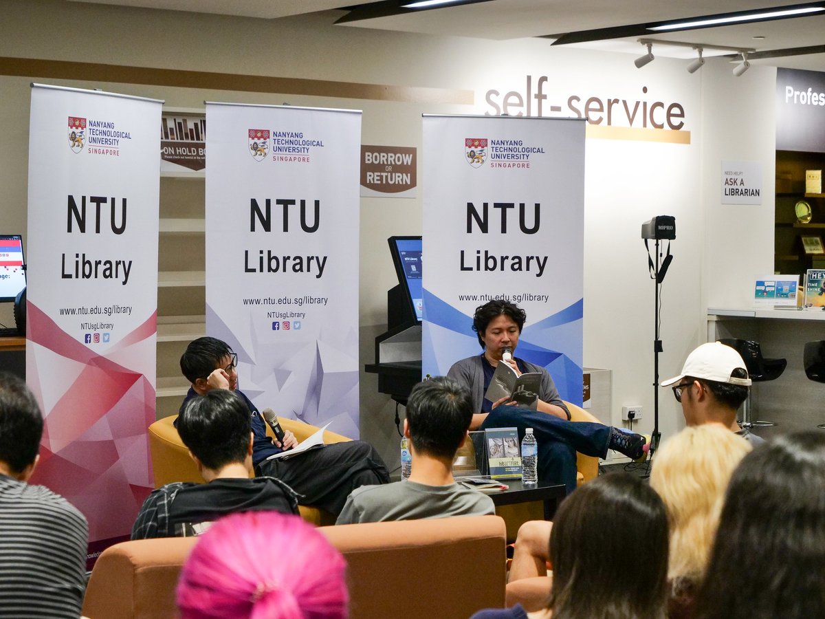 NTUsgLibrary's tweet photo. 📸 Here are highlights from #NTUPoetryReading with Asst. Prof Samuel Wee and Desmond Kon from @NTU_English (@ntu_humanities) at the Humanities and Social Sciences Library. 🌃

The event also showcased the creativity of one of our @NTUsg students, Laili Abdeen. https://t.co/2rstcAcqyb