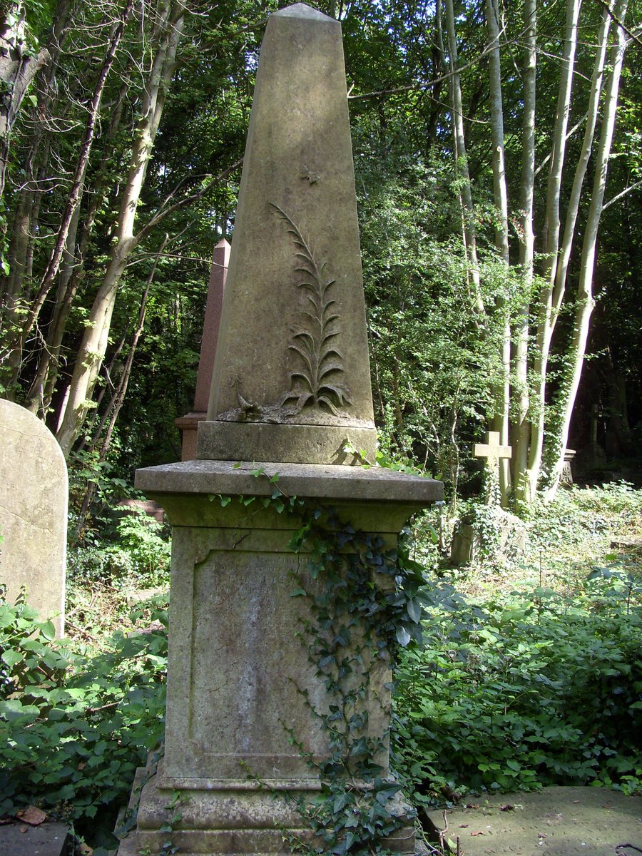 ArnosValeCem's tweet photo. Day 22 of #31DaysofGraves Theme is Flower. Todays grave is of young Francis Bennet whose grave features a flower with a fallen head, symbolising end of life. Their soul is represented as a butterfly flying away. https://t.co/0BHs9NBWme