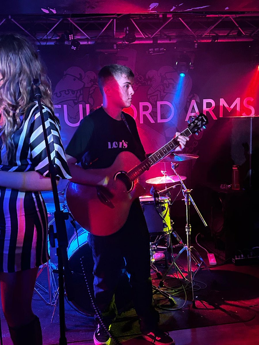 thisisyo1's tweet image. Last week we were down at the @FulfordArmsYork supporting York’s local musical talent! 

Our Arthur Kuba plays guitar in Jasmine Lowe and The Chums and they were absolutely fantastic!!! Well done guys!💙💛

#York #UpandComing #Bands #LocalMusic