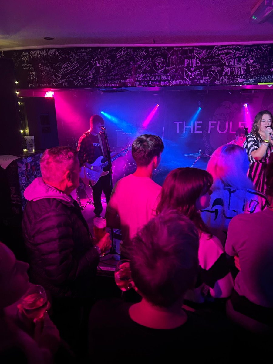 thisisyo1's tweet image. Last week we were down at the @FulfordArmsYork supporting York’s local musical talent! 

Our Arthur Kuba plays guitar in Jasmine Lowe and The Chums and they were absolutely fantastic!!! Well done guys!💙💛

#York #UpandComing #Bands #LocalMusic