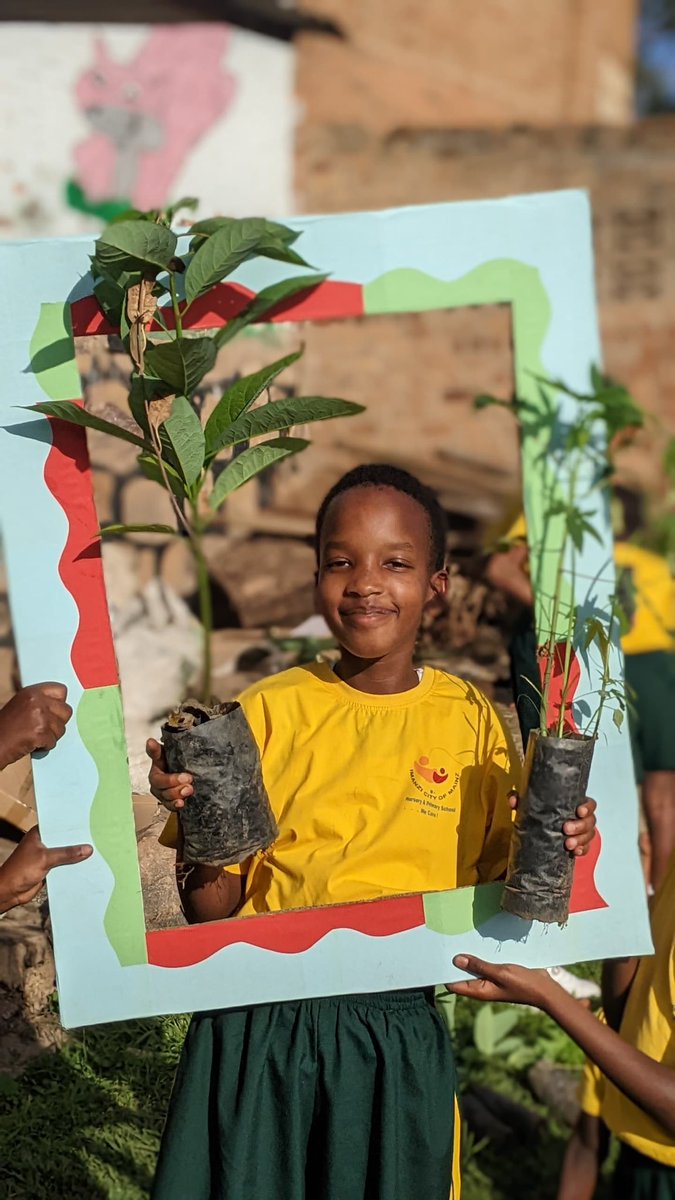 primebc1's tweet image. Team Sayari Club members at Imanzi City of Mainz School proudly reached the third stage of their fruit tree planting project! All members received trees to plant, with their families committed to nurturing them #greenerfuture🌱 #TeamSayari #GreenerTomorrow🌲