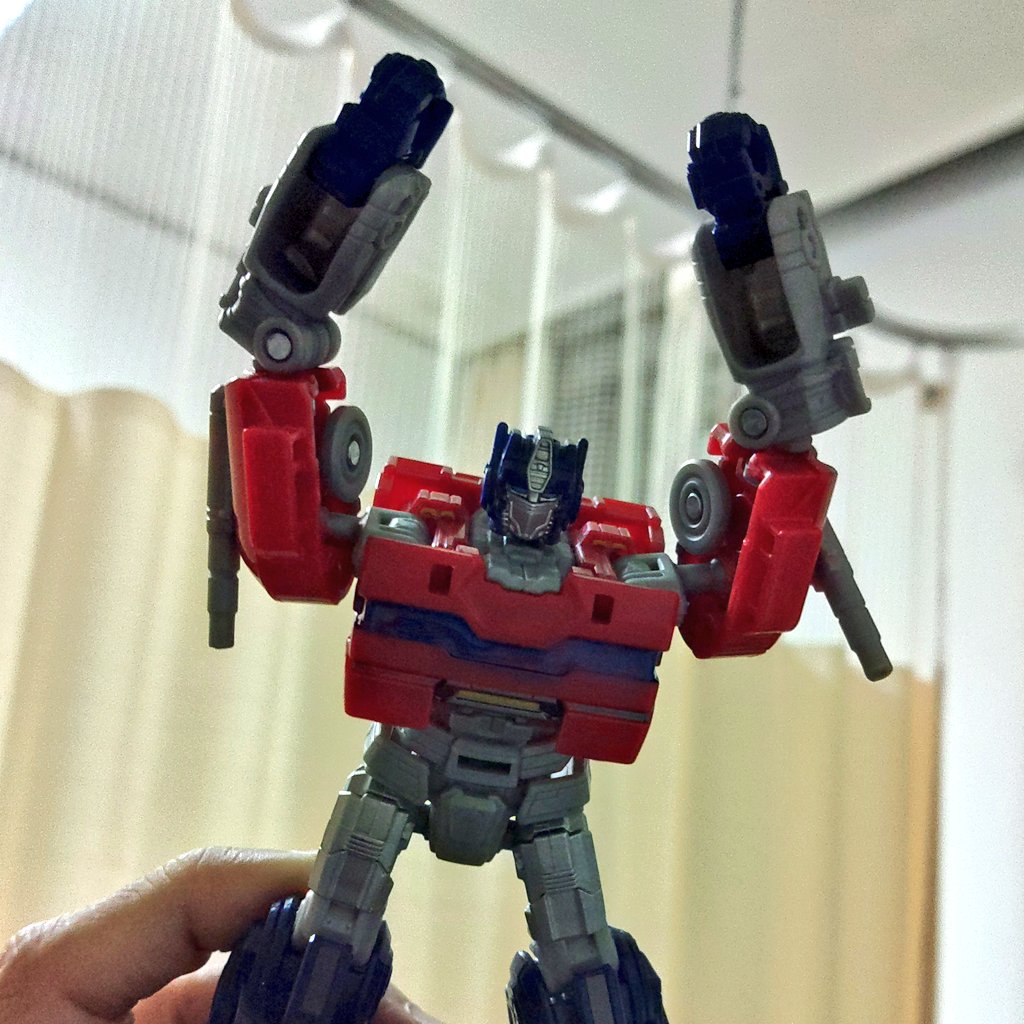 windclock33's tweet image. 病室だよ、オプティマス。
そんなわけで再入院しています。しっかり治してもらってきますね☺✨