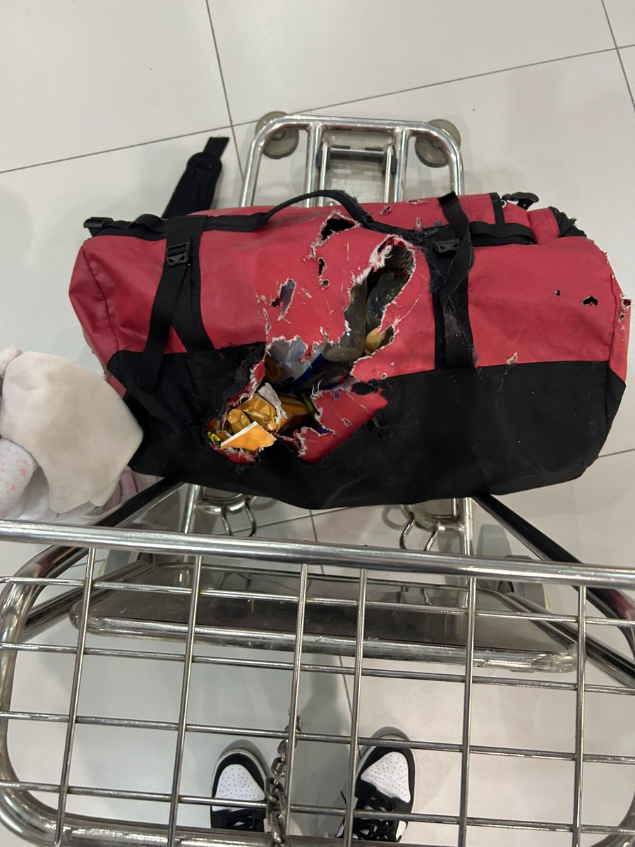 DaveAlsop's tweet photo. @easyJet luggage badly damaged on easyJet flight from Luton to Murcia, I have reported this on damage https://t.co/HPwfUnCM5H but can’t get hold of anyone. How do I get my belongings home? https://t.co/r10zTBPkqt
