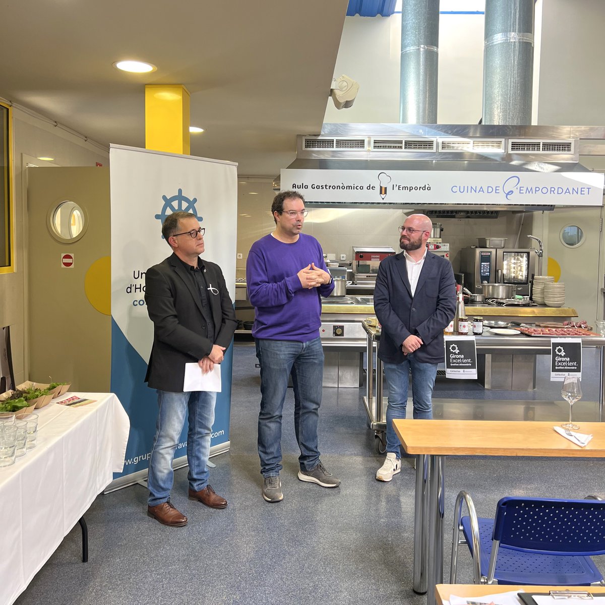 AULACBC's tweet photo. Ahir es va celebrar la jornada de networking entre restaurants i productors/es associats a l'Aula Gastronòmica de l'Empordà.

Gràcies a tots els assistents, restaurants i productors/es!

Jornada organitzada juntament amb el @ccbaixemporda .

#aulagastronòmica #networking https://t.co/pvWLKqxu5l