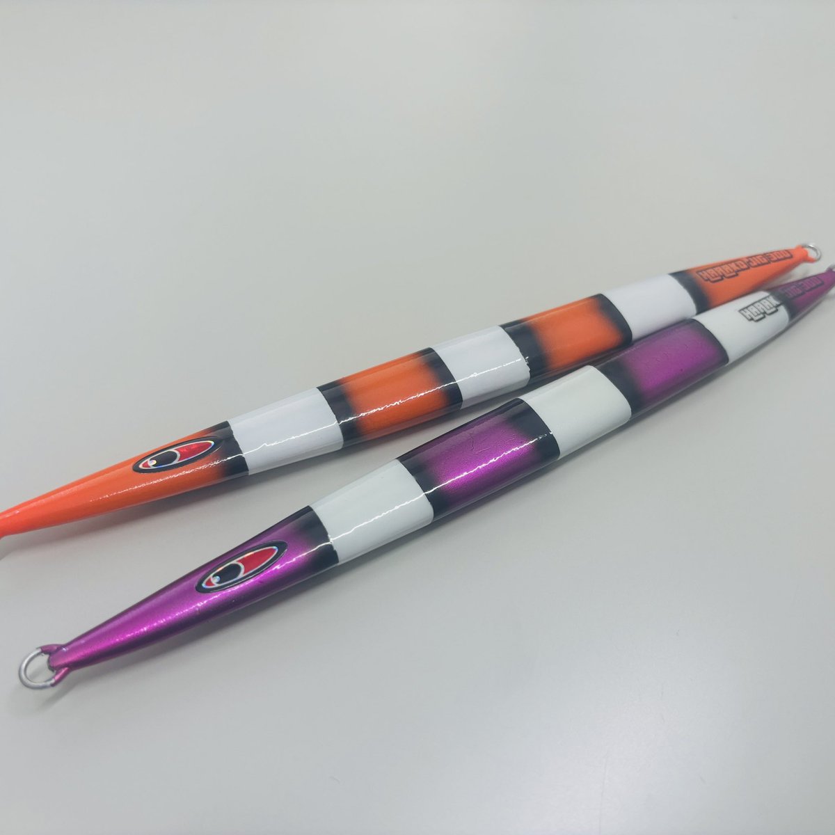 harakochannel's tweet photo. この前、タラジギングで自作ジグのクマノミカラーが思った以上に良かったから再度作ってみました！
まだまだクオリティーが微妙だけど普通に釣れるので自己満足ですねー

#中深海ジギング
#自作ジグ https://t.co/pVwaQJ40vJ